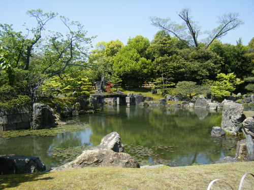 二条城内の池の高画質画像