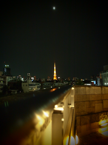 東京タワーと月の高画質画像