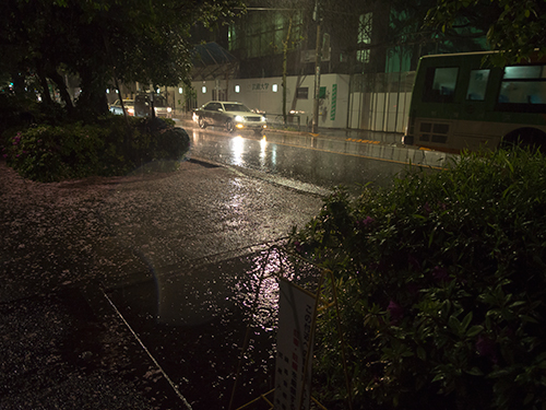 雨が降った夜道 9 フォトスク 無料のフリー高画質写真素材画像