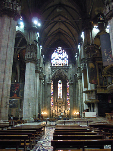 ミラノ大聖堂内部の高画質画像