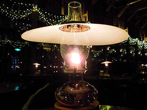 レストランのランプの高画質画像