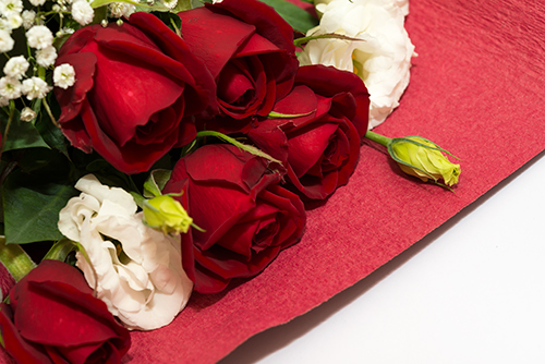 赤いバラの花束の高画質画像