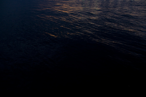 夜の海の高画質画像