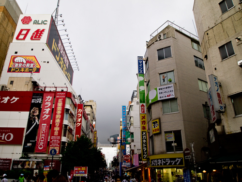 横浜の繁華街の高画質画像