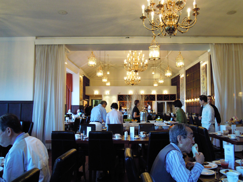 ホテルの食事風景 1の高画質画像