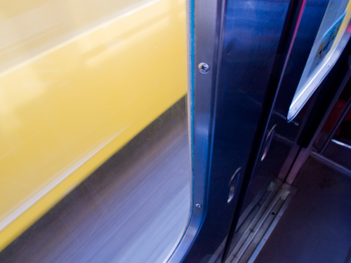 電車のドアの高画質画像