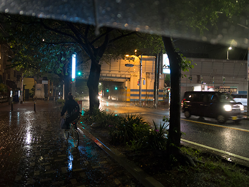 雨が降った夜道 5の高画質画像