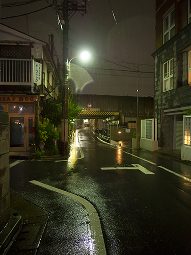 雨が降った夜道 22の高画質画像