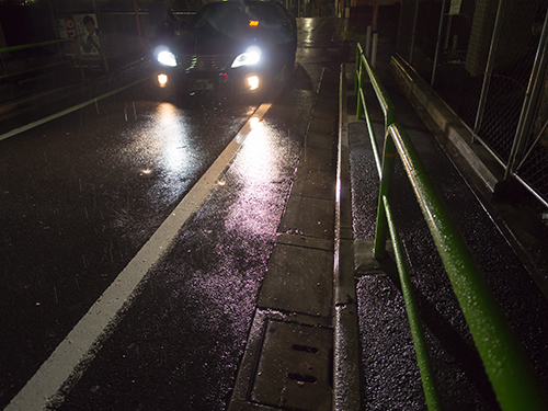 雨が降った夜道 25の高画質画像