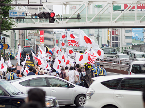 デモ行進、新宿駅周辺 3の高画質画像