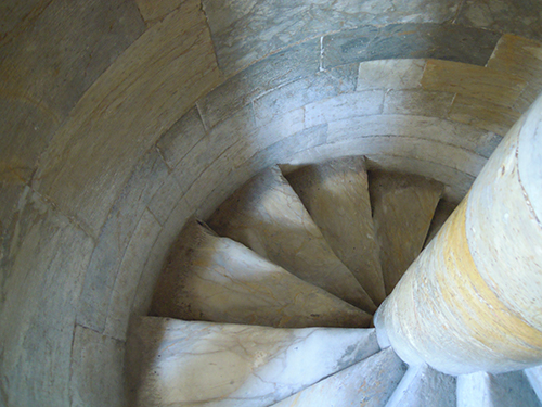 ピサの斜塔内部の階段 1の高画質画像