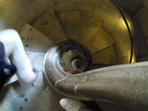 サグラダ・ファミリアの塔、内部の階段 1の高画質画像