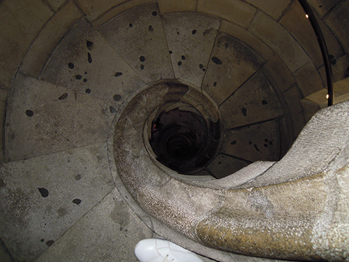 サグラダ・ファミリアの塔、内部の階段 3の高画質画像