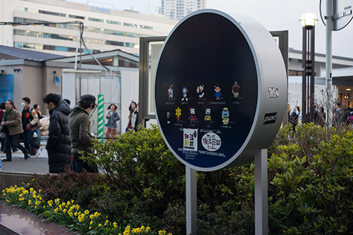 横浜駅西口方面の看板の高画質画像