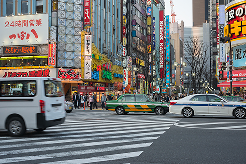 新宿東口の歌舞伎町方面 1の高画質画像
