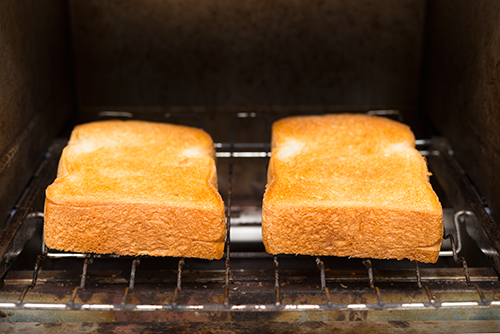 トーストした食パンの高画質画像