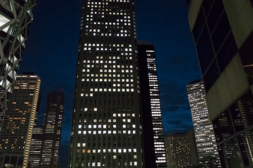 夜の高層ビル 4の高画質画像