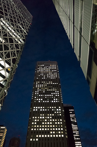 夜の高層ビル 5の高画質画像